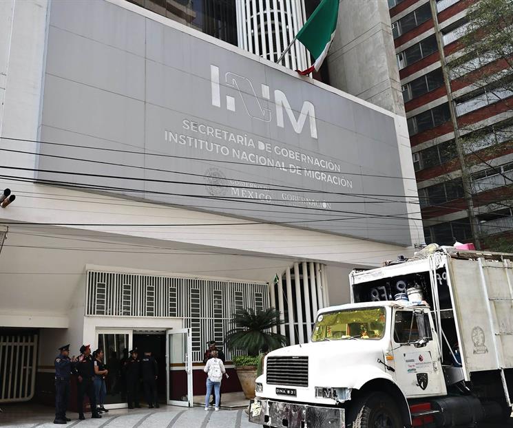 Elementos de INM, separados por pedir dinero a paisanos: Sheinbaum