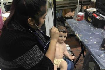 Acuden regiomontanos a reparar a su Ni&ntilde;o Dios