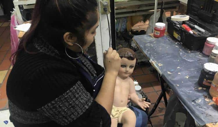 Acuden regiomontanos a reparar a su Ni&ntilde;o Dios