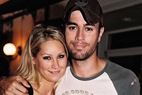 Enrique Iglesias y Kournikova anuncian la llegada de su cuarto hijo