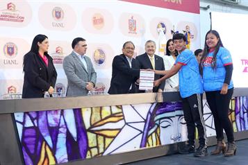 Becan UANL y Escobedo a alumnos de Prepa 16