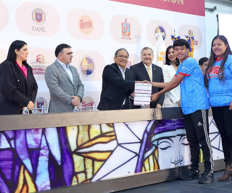 Becan UANL y Escobedo a alumnos de Prepa 16