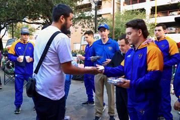 Entregan Aut&eacute;nticos comida a pacientes de HU