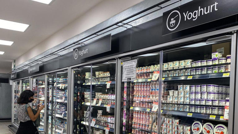 Anuncia China aranceles temporales de hasta 42,7%