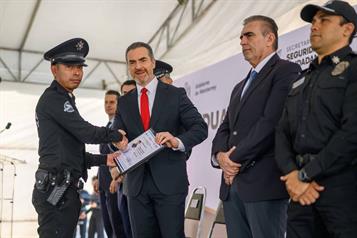 Toma protesta Adri&aacute;n a 168 nuevos integrantes de la SS