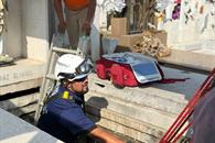 Cae a tumba que limpiaba