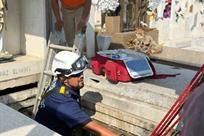 Cae a tumba que limpiaba