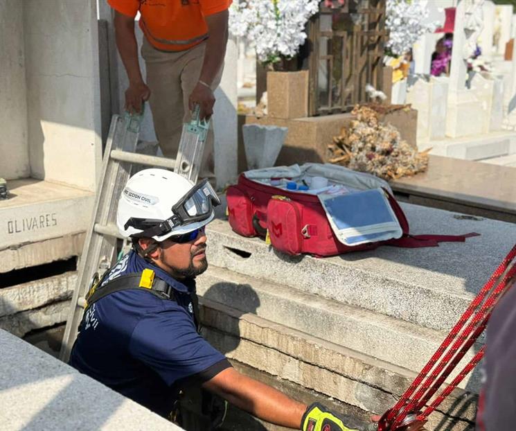 Cae a tumba que limpiaba
