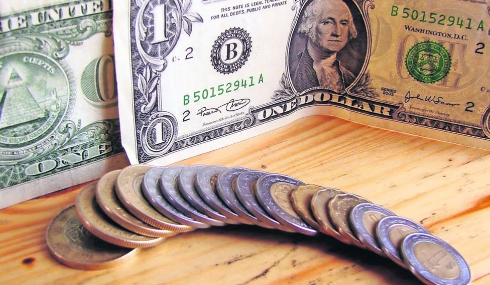 Peso se aprecia tras datos de inflaci&oacute;n y econom&iacute;a de EU