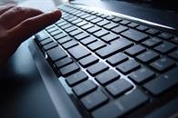 Limpieza eficaz del teclado: m&eacute;todos caseros que s&iacute; funcionan