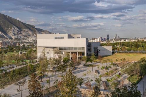 Destaca UDEM en rankings internacionales