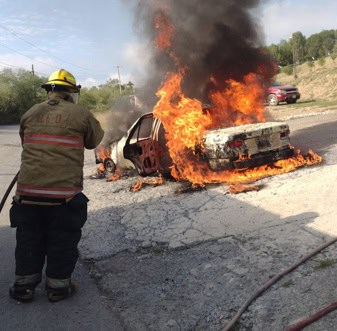 Se incendia veh&iacute;culo en Allende
