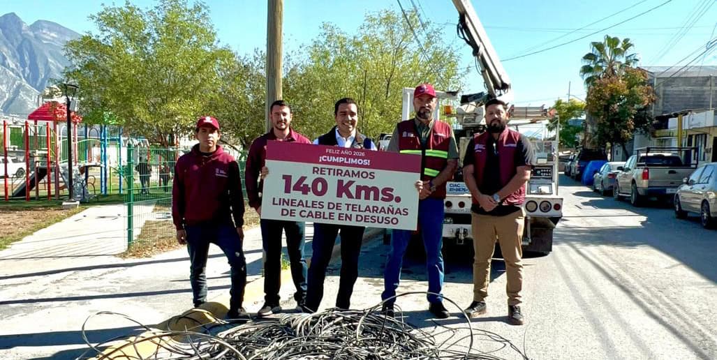 Repara Santa Catarina m&aacute;s de mil 600 baches