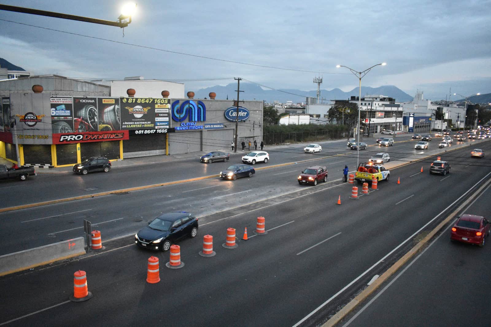El Municipio de Monterrey inform&oacute; que debido al per&iacute;odo vacacional y a la baja afluencia vehicular, se suspender&aacute;n los carriles reversibles que hay en las distintas avenidas de la ciudad.