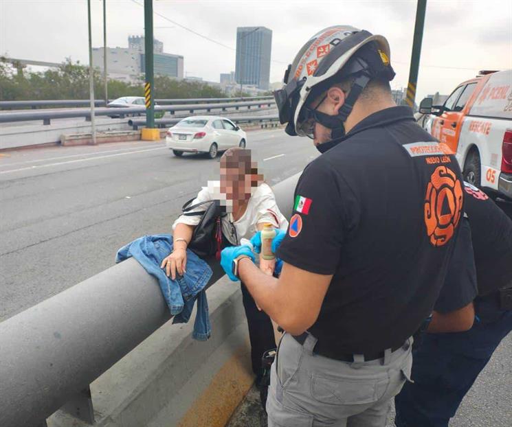 Vuelca conductora en Morones Prieto