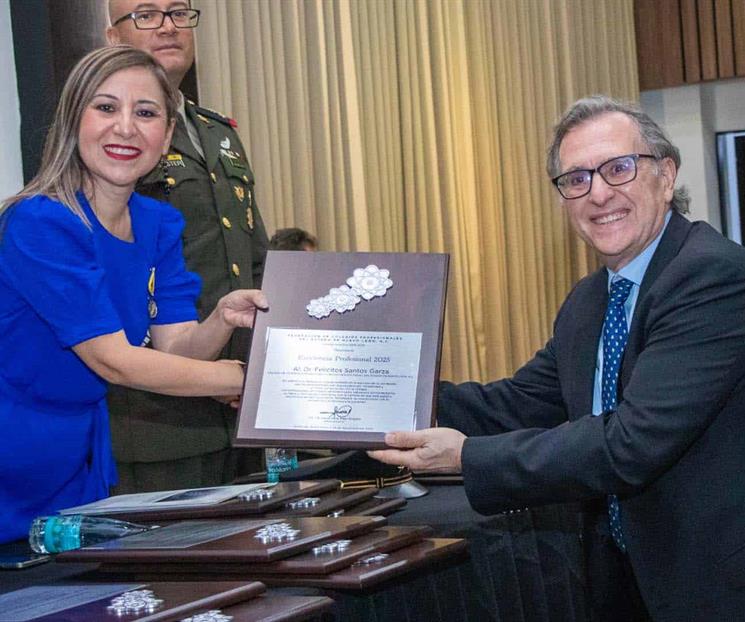Reciben universitarios Reconocimiento a la Excelencia Profesional