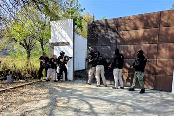 Abaten polic&iacute;as a 2 en Santiago