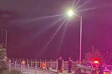 Pierde la vida motociclista tras estrellarse contra poste en Linares