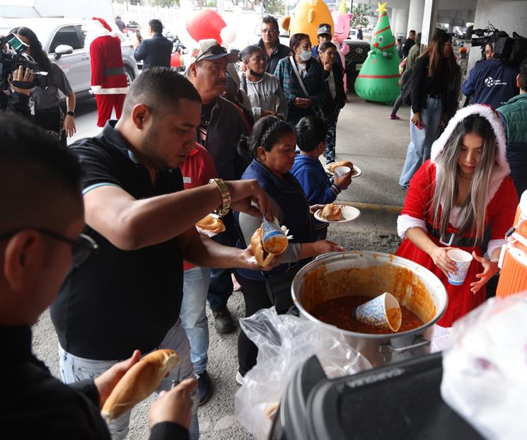 Comparte la AEI la navidad con ciudadanos