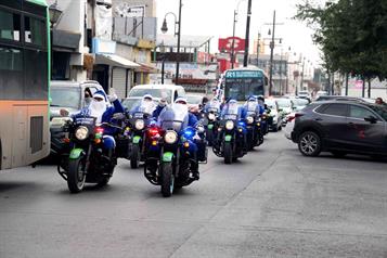 Llevan el esp&iacute;ritu navide&ntilde;o a las calles