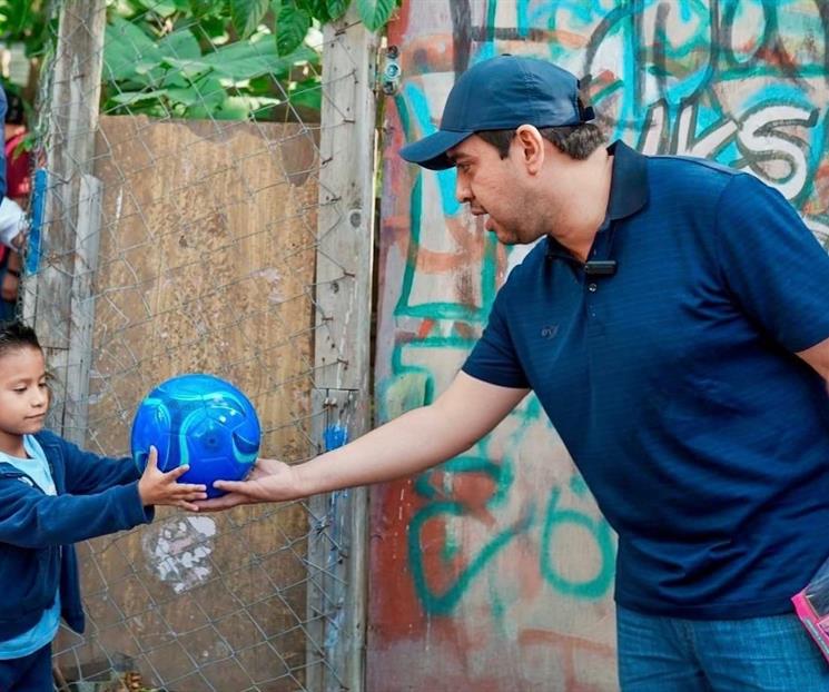 Reparten juguetes en zonas vulnerables