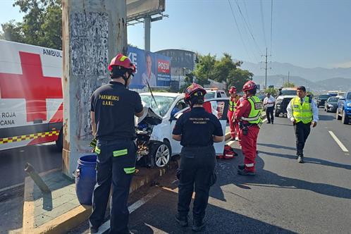 Muere tras estrellarse con torre de alta tensi&oacute;n en Morones Prieto