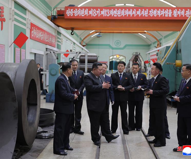 Ordena Kim Jong Un aumentar producción de misiles en 2026