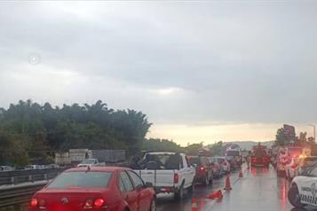 Choque m&uacute;ltiple en la autopista C&oacute;rdoba-Veracruz deja 40 heridos