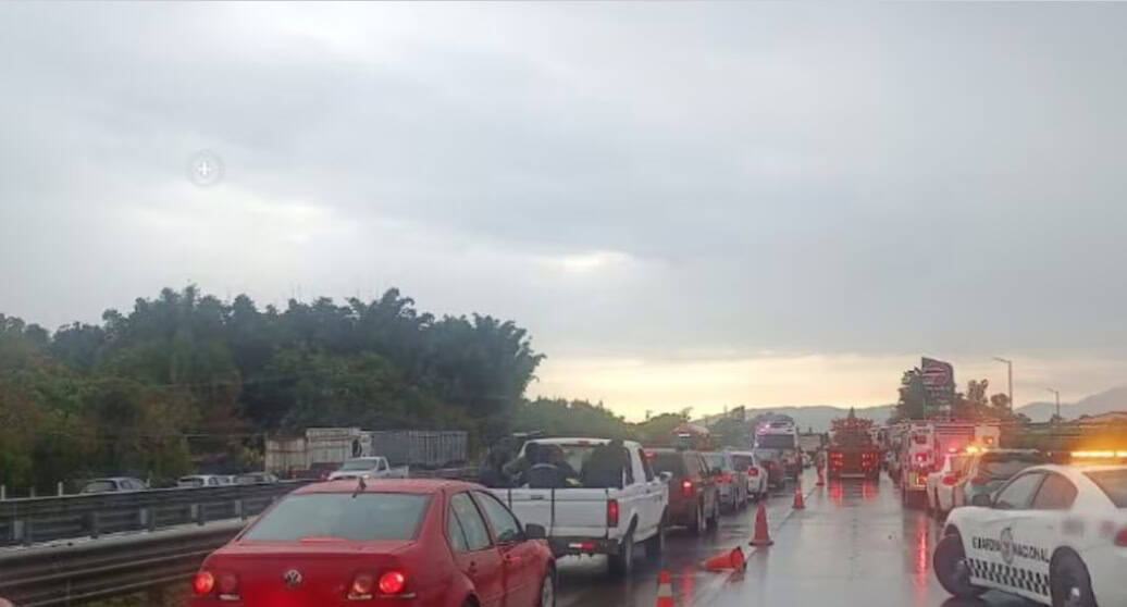 Choque m&uacute;ltiple en la autopista C&oacute;rdoba-Veracruz deja 40 heridos