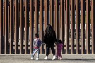 En 2025 m&aacute;s de 400 personas cayeron al intentar escalar muro con EU