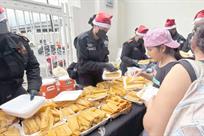 Llevan elementos de FC comida a hospitales