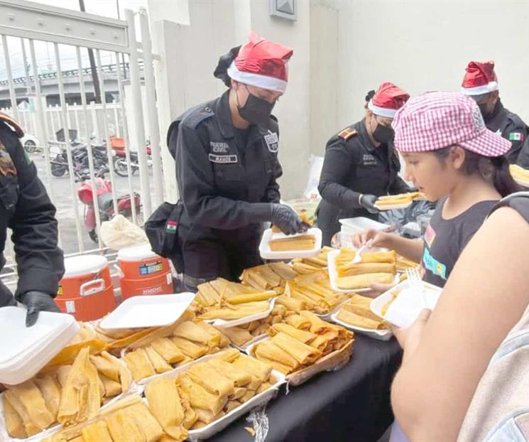 Llevan elementos de FC comida a hospitales