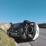 Termina camioneta volcada en Salinas