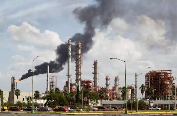 Promete Pemex para el 2026 una refiner&iacute;a menos contaminante