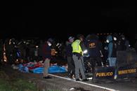 Cae autobús a un barranco y deja 15 muertos en Guatemala Cae autobús a un barranco y deja 15 muertos en Guatemala