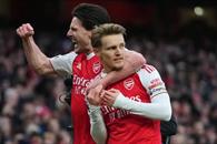 Arsenal se mantiene en la cima en Inglaterra Arsenal se mantiene en la cima en Inglaterra