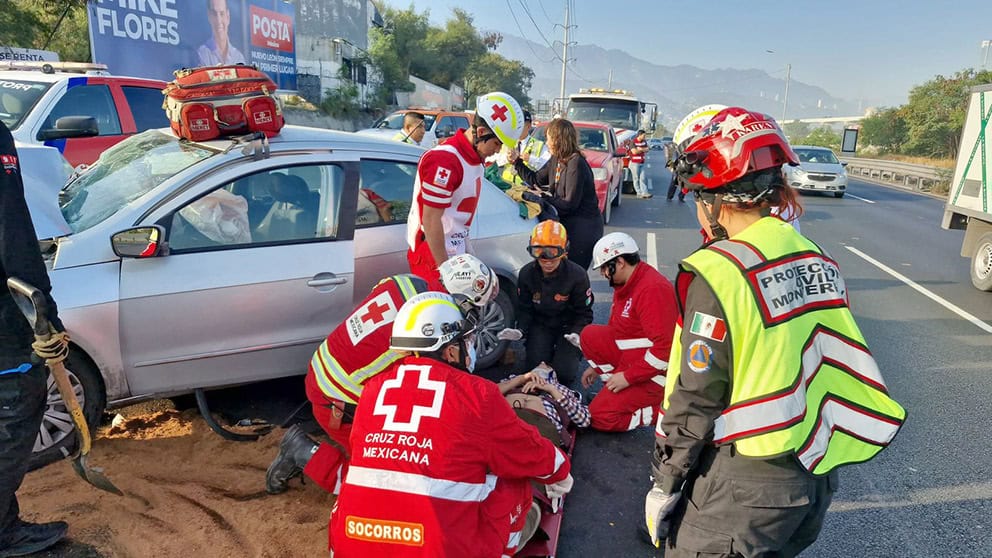 Queda herido al estrellarse  en torre de alta tensi&oacute;n