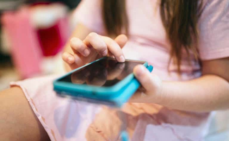 Busca PT prohibir uso de celulares y dispositivos m&oacute;viles en escuela