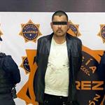 Conduce auto robado, lo persiguen y detienen