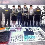 Repart&iacute;an juguetes b&eacute;licos del CDN y son detenidos