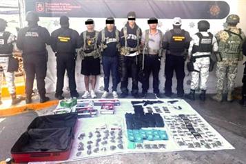 Repart&iacute;an juguetes b&eacute;licos del CDN y son detenidos