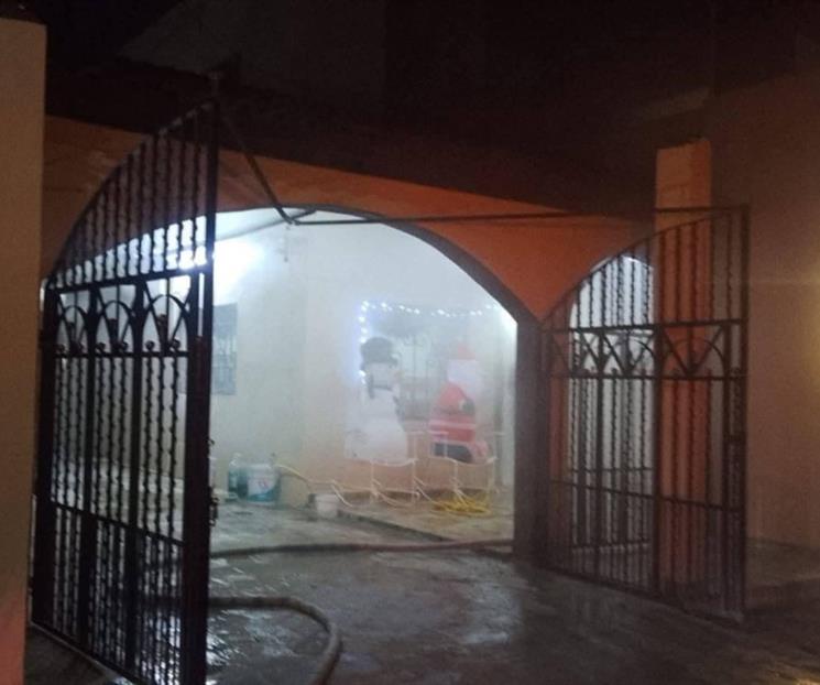 Veladora encendida ocasiona incendio en domicilio de Linares Veladora encendida ocasiona incendio en domicilio de Linares