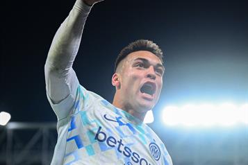 Gana el Inter de Mil&aacute;n y toman cima en Serie A de Italia