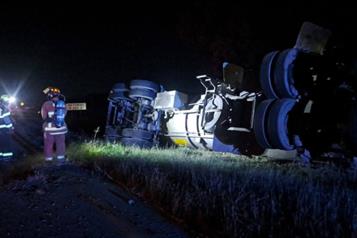 Termina volcada pipa en Montemorelos y derrama qu&iacute;mico