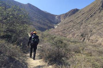 Rescatan a senderista lesionado por ca&iacute;da en cerro de Garc&iacute;a