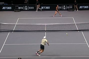 Derrota Kyrgios a Sabalenka en la Batalla de los Sexos