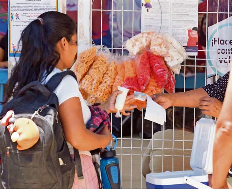 SEP reitera prohibici&oacute;n de comida chatarra en escuelas