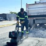 Pone Escobedo en marcha operativo de bacheo en la Avenida Acueducto