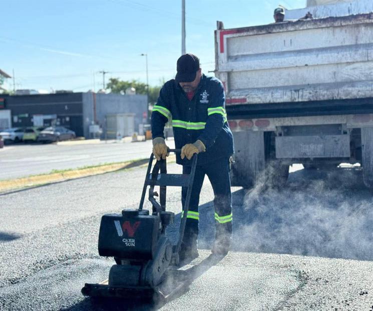 Pone Escobedo en marcha operativo de bacheo en la Avenida Acueducto
