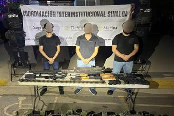 Aseguran arsenal y explosivos en dos fraccionamientos de Culiac&aacute;n